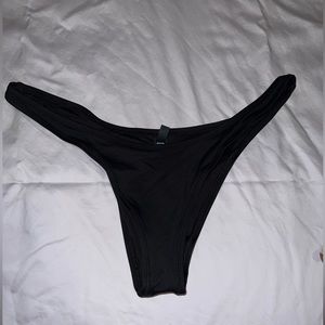 NWT Skims Cheeky Tanga black bottom